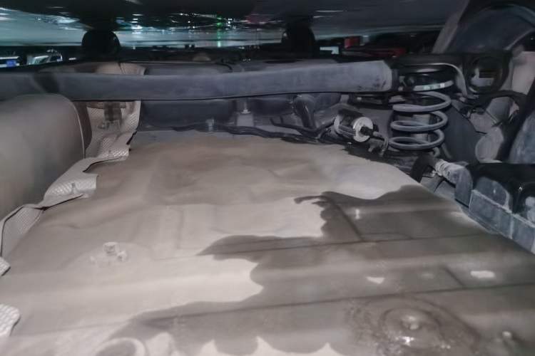 Used Dongfeng Aeolus Yixuan 2020 230T Automatic Dazzle Track Rider Edition Chassis Rear