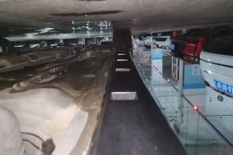 Used Dongfeng Aeolus Yixuan 2020 230T Automatic Dazzle Track Rider Edition Chassis Rear Left