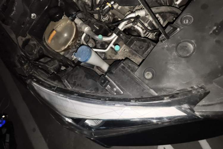 Used Dongfeng Aeolus Yixuan 2020 230T Automatic Advanced Edition Engine Bay Right