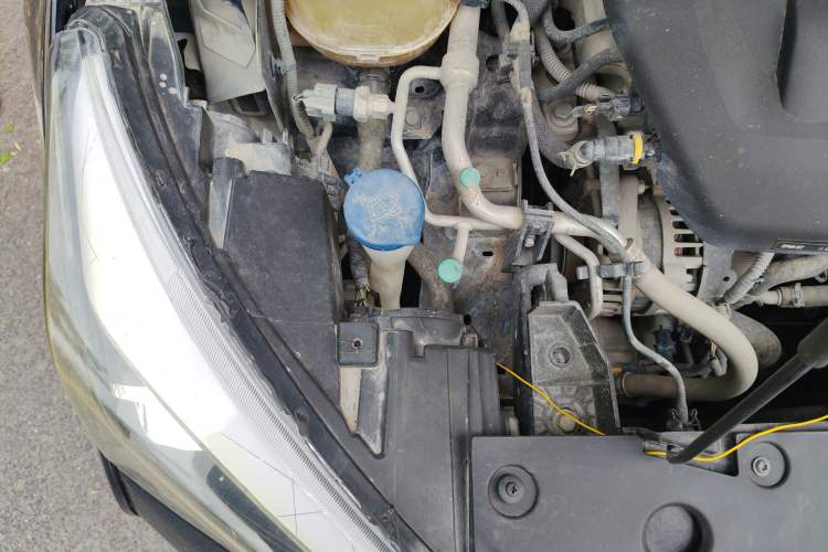 Used Dongfeng Aeolus Yixuan 2020 230T Automatic Advanced Edition Engine Bay Right