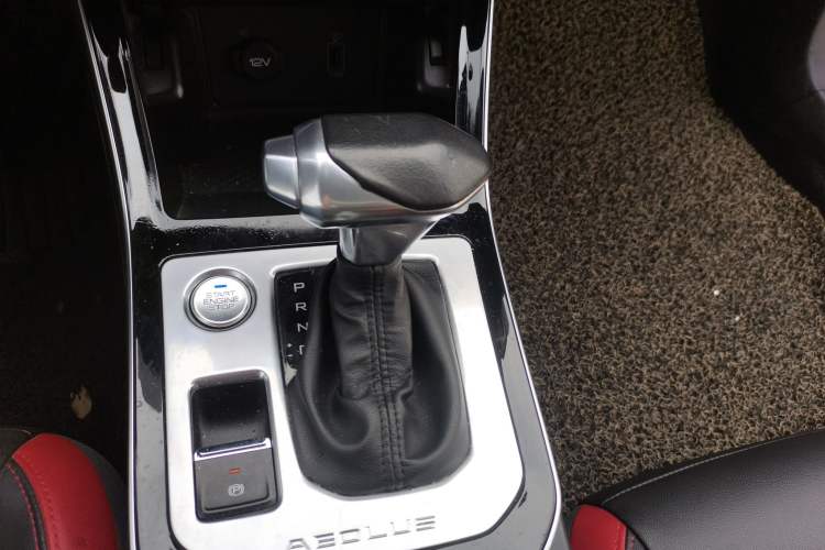 Used Dongfeng Aeolus Yixuan 2020 230T Automatic Glare-Proof Dark Knight Edition Gear Lever