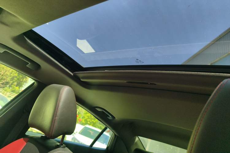 Used Dongfeng Aeolus Yixuan 2020 230T Automatic Dazzle Track Rider Edition Headliner