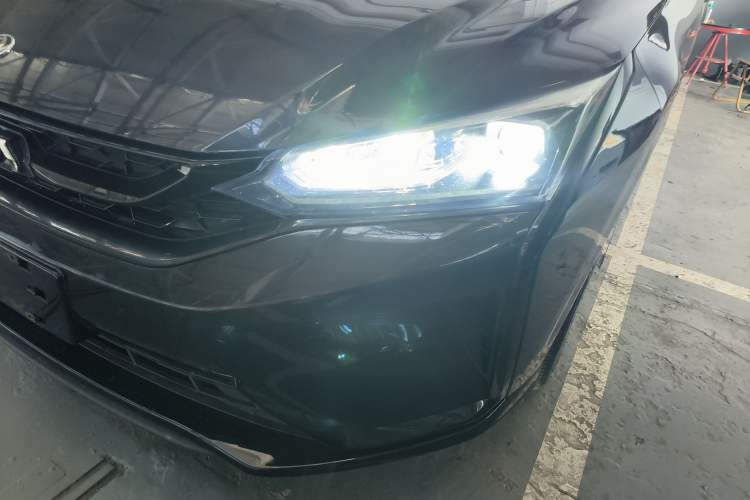 Used Dongfeng Aeolus Yixuan 2020 230T Automatic Dazzle Track Rider Edition Left Front Headlight