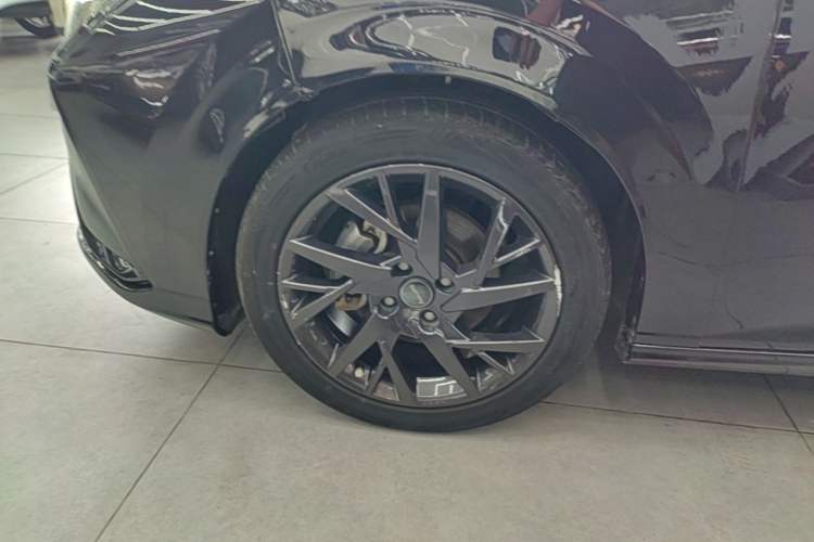 Used Dongfeng Aeolus Yixuan 2020 230T Automatic Cool Stylish Dark Knight Edition Left Front Wheel Hub