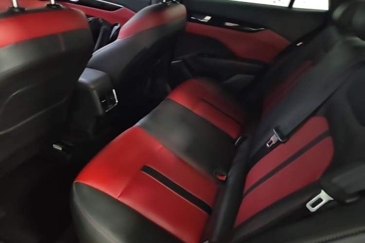 Used Dongfeng Aeolus Yixuan 2020 230T Automatic Cool Track Rider Edition Left Rear Seat