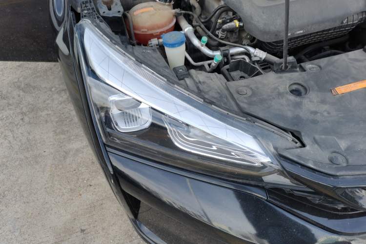 Used Dongfeng Aeolus Yixuan 2020 230T Automatic Glare-Proof Dark Knight Edition Right Front Headlight