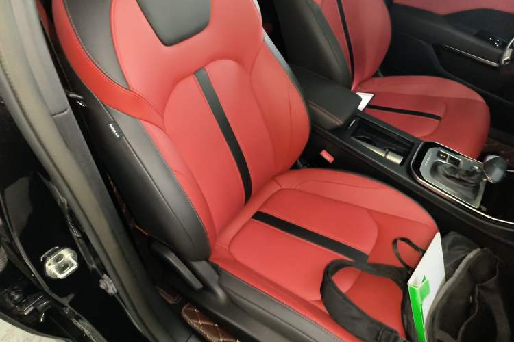 Used Dongfeng Aeolus Yixuan 2020 230T Automatic Dazzle Track Rider Edition Right Front Seat