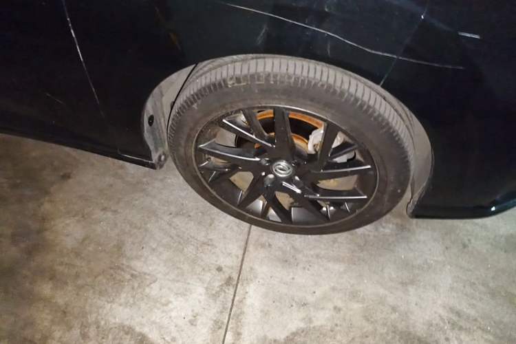 Used Dongfeng Aeolus Yixuan 2020 230T Automatic Cool Stylish Dark Knight Edition Right Front Wheel Hub