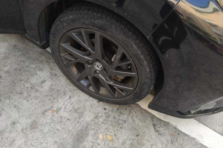 Used Dongfeng Aeolus Yixuan 2020 230T Automatic Cool Stylish Dark Knight Edition Right Front Wheel Hub