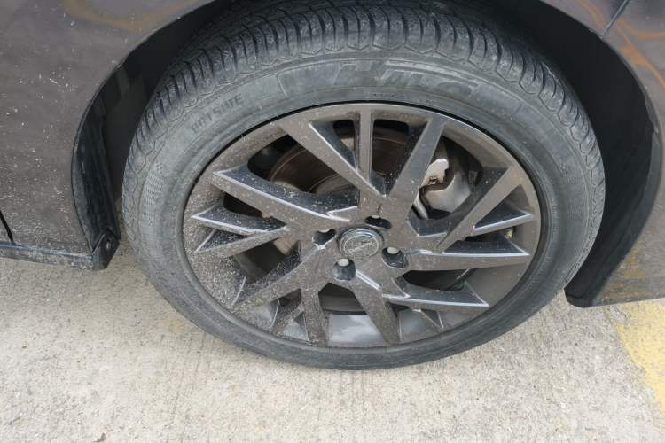 Used Dongfeng Aeolus Yixuan 2020 230T Automatic Glare-Proof Dark Knight Edition Right Front Wheel Hub