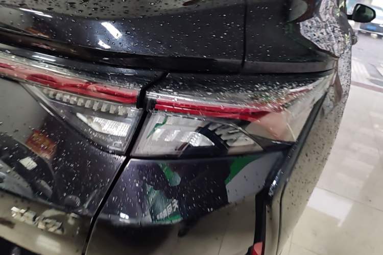 Used Dongfeng Aeolus Yixuan 2020 230T Automatic Cool Track Rider Edition Right Rear Taillight