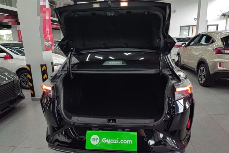 Used Dongfeng Aeolus Yixuan 2020 230T Automatic Cool Stylish Dark Knight Edition Trunk