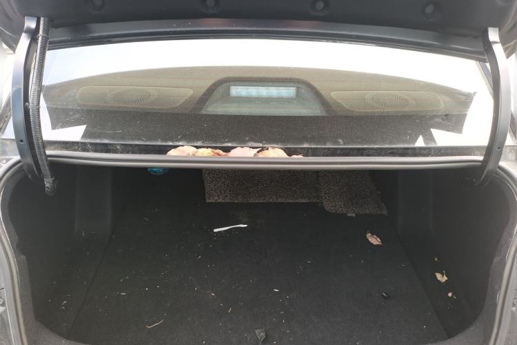 Used Dongfeng Aeolus Yixuan 2020 230T Automatic Glare-Proof Dark Knight Edition Trunk