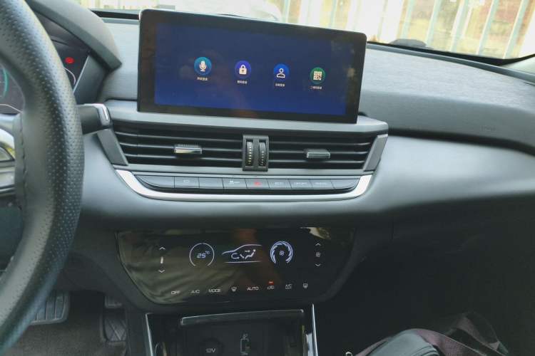 Used Dongfeng Aeolus Yixuan 2020 230T Automatic Advanced Edition Audio And AC Panel