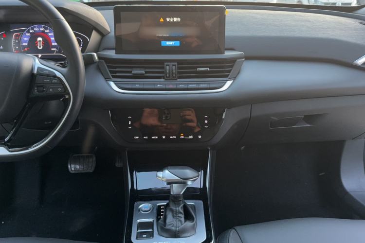 Used Dongfeng Aeolus Yixuan 2020 230T Automatic Advanced Edition Audio And AC Panel