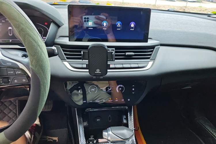 Used Dongfeng Aeolus Yixuan 2020 230T Automatic Cool Edition Audio And AC Panel