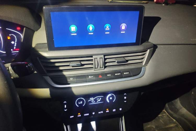 Used Dongfeng Aeolus Yixuan 2020 230T Automatic Cool Edition Audio And AC Panel