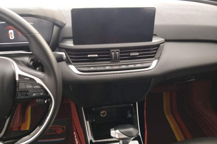Used Dongfeng Aeolus Yixuan 2020 230T Automatic Dazzle Track Edition Audio And AC Panel