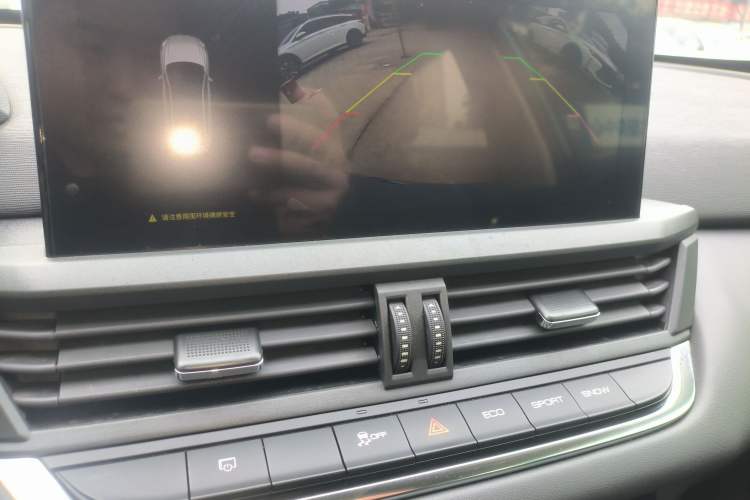 Used Dongfeng Aeolus Yixuan 2020 230T Automatic Advanced Edition Audio And AC Panel