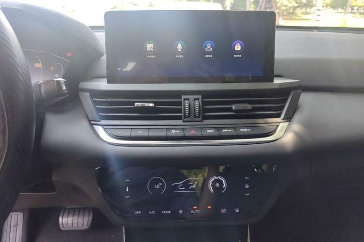 Used Dongfeng Aeolus Yixuan 2020 230T Automatic Cool Edition Audio And AC Panel