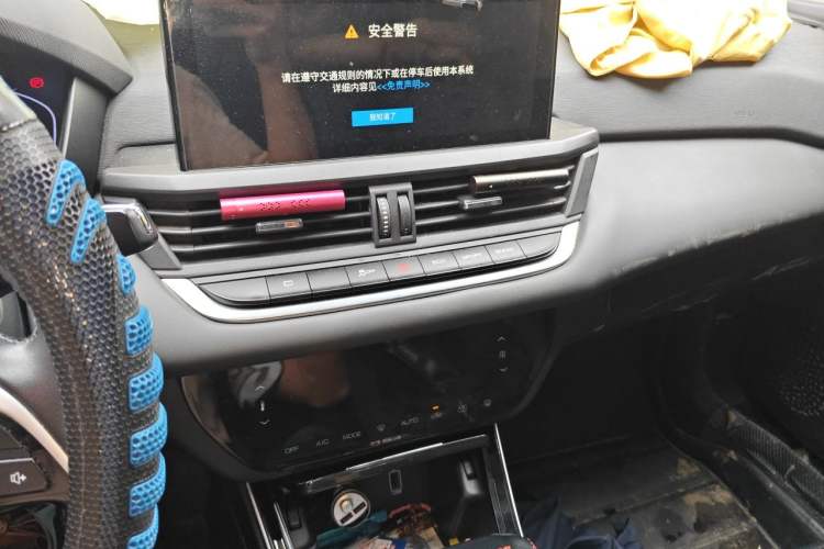 Used Dongfeng Aeolus Yixuan 2020 230T Automatic Cool Edition Audio And AC Panel