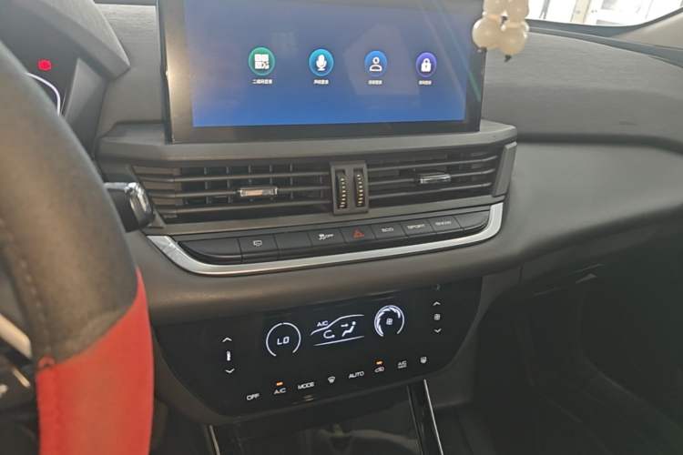 Used Dongfeng Aeolus Yixuan 2020 230T Automatic Cool Edition Audio And AC Panel