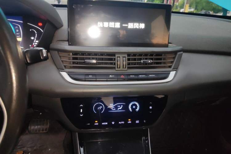 Used Dongfeng Aeolus Yixuan 2020 230T Automatic Cool Edition Audio And AC Panel