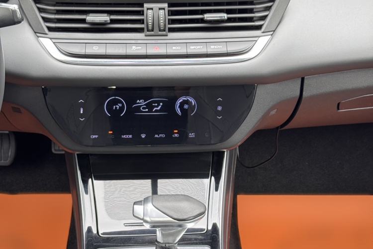 Used Dongfeng Aeolus Yixuan 2020 230T Automatic Advanced Edition Audio And AC Panel