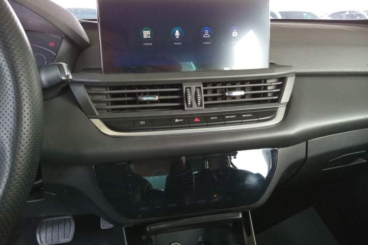 Used Dongfeng Aeolus Yixuan 2020 230T Automatic Advanced Edition Audio And AC Panel