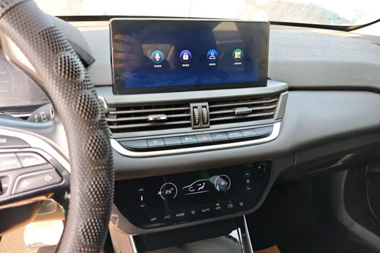 Used Dongfeng Aeolus Yixuan 2020 230T Automatic Advanced Edition Audio And AC Panel