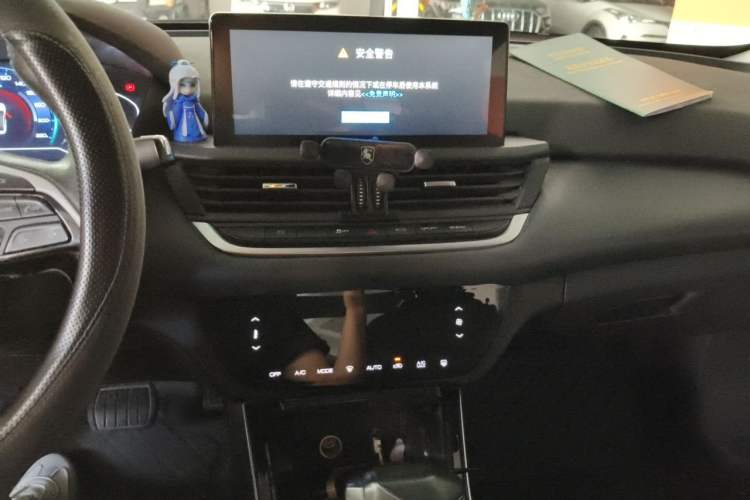 Used Dongfeng Aeolus Yixuan 2020 230T Automatic Cool Edition Audio And AC Panel