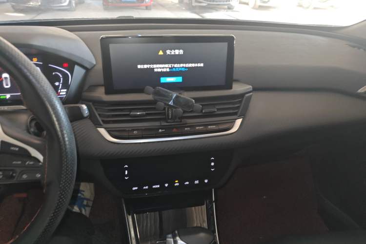 Used Dongfeng Aeolus Yixuan 2020 230T Automatic Dazzle Track Edition Audio And AC Panel