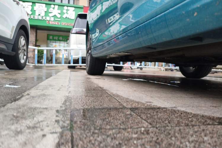 Used Dongfeng Aeolus Yixuan 2020 230T Automatic Advanced Edition Chassis Front Right