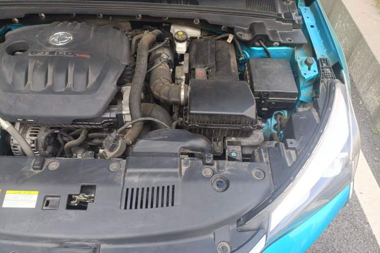 Used Dongfeng Aeolus Yixuan 2020 230T Automatic Advanced Edition Engine Bay Left