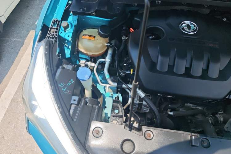 Used Dongfeng Aeolus Yixuan 2020 230T Automatic Advanced Edition Engine Bay Right