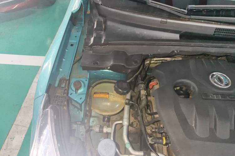 Used Dongfeng Aeolus Yixuan 2020 230T Automatic Cool Edition Engine Bay Right
