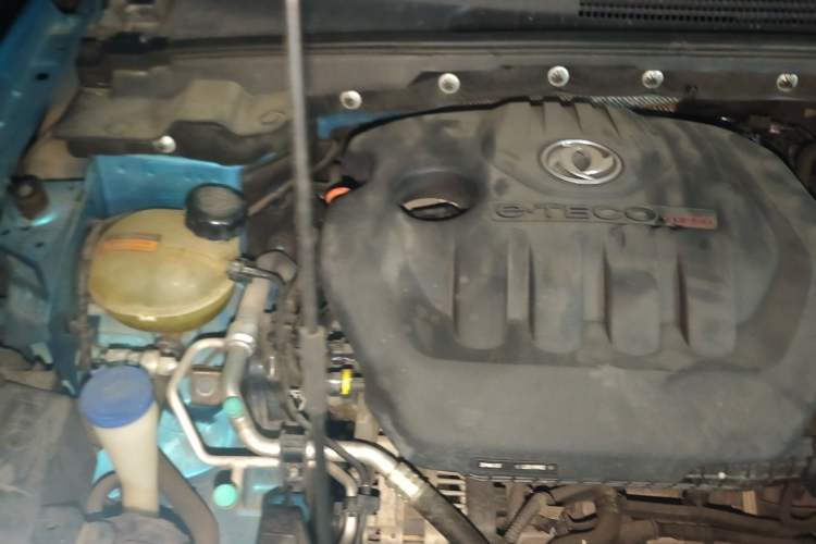 Used Dongfeng Aeolus Yixuan 2020 230T Automatic Advanced Edition Engine Bay Right