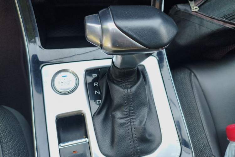 Used Dongfeng Aeolus Yixuan 2020 230T Automatic Advanced Edition Gear Lever