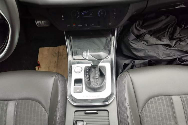 Used Dongfeng Aeolus Yixuan 2020 230T Automatic Advanced Edition Gear Lever