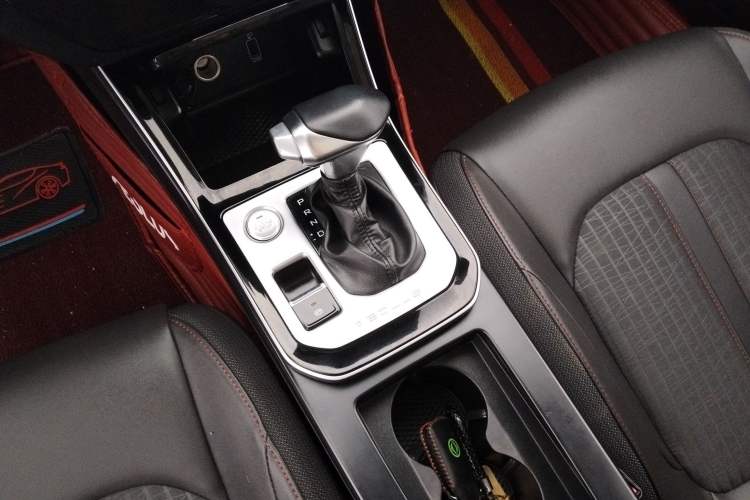 Used Dongfeng Aeolus Yixuan 2020 230T Automatic Dazzle Track Edition Gear Lever