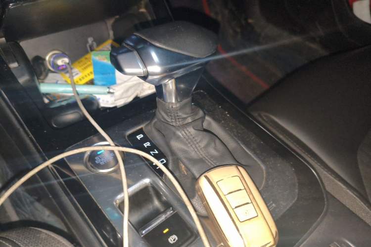 Used Dongfeng Aeolus Yixuan 2020 230T Automatic Advanced Edition Gear Lever