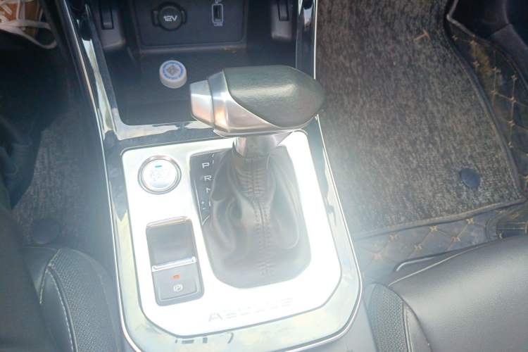Used Dongfeng Aeolus Yixuan 2020 230T Automatic Advanced Edition Gear Lever