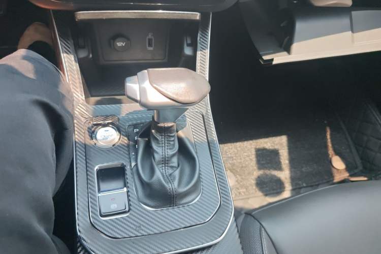 Used Dongfeng Aeolus Yixuan 2020 230T Automatic Advanced Edition Gear Lever