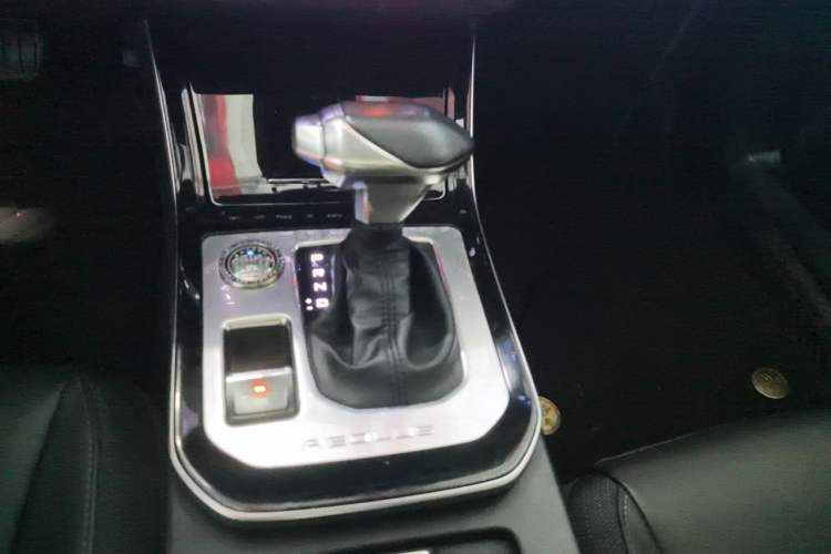 Used Dongfeng Aeolus Yixuan 2020 230T Automatic Cool Edition Gear Lever