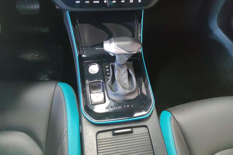 Used Dongfeng Aeolus Yixuan 2020 230T Automatic Dazzle Track Edition Gear Lever