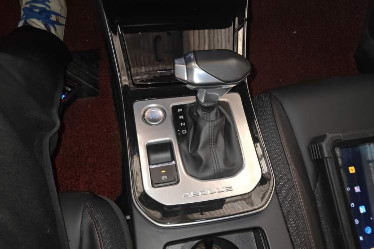 Used Dongfeng Aeolus Yixuan 2020 230T Automatic Dazzle Track Edition Gear Lever
