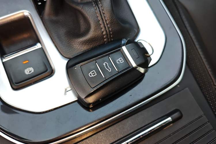 Used Dongfeng Aeolus Yixuan 2020 230T Automatic Advanced Edition Interior 1