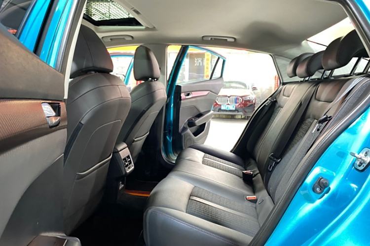 Used Dongfeng Aeolus Yixuan 2020 230T Automatic Dazzle Track Edition Interior 2