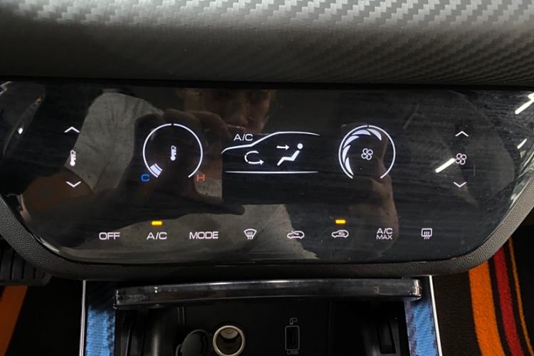 Used Dongfeng Aeolus Yixuan 2020 230T Automatic Dazzle Track Edition Interior 3