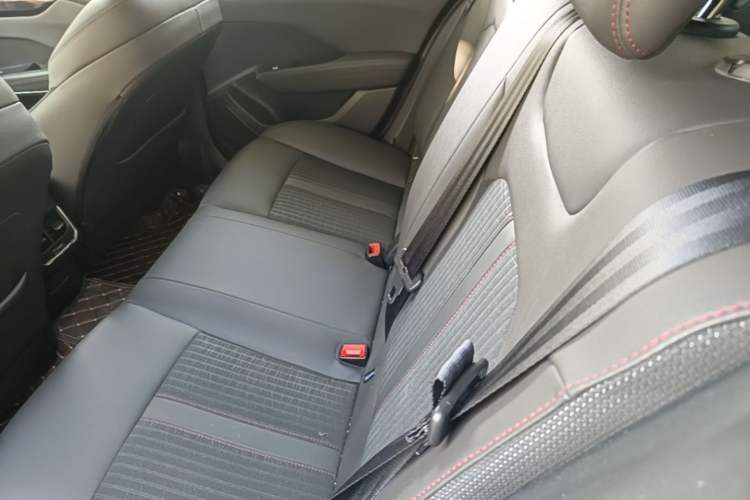 Used Dongfeng Aeolus Yixuan 2020 230T Automatic Dazzle Track Edition Left Rear Seat